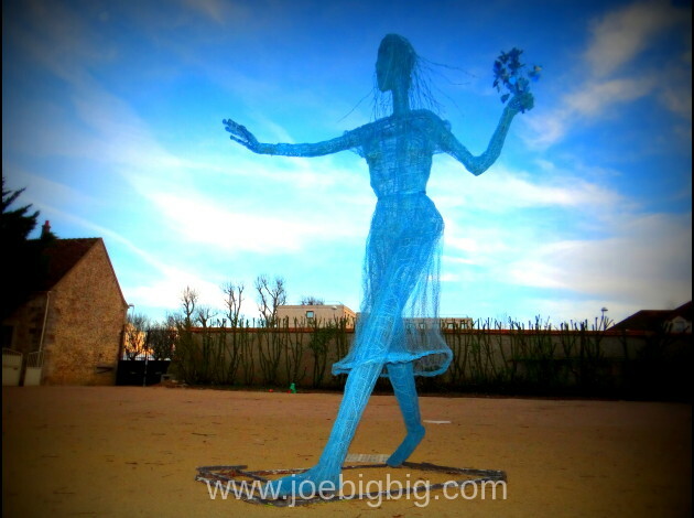 Dame Bleue - Exposition de Sculpture monumentale en ville de Lieusaint 77