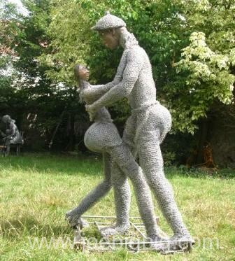 Lovers sculpture monumentale de Joe Big-Big au Moulin du Vey