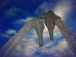 sculptures couple girafe